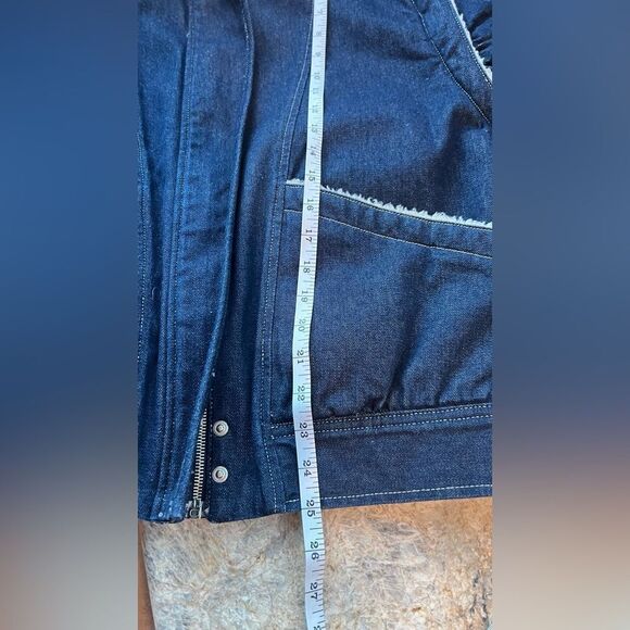 Wrangler quilted, jean jacket with Sherpa collar and accent/ convertible to vest - Picture 6 of 8